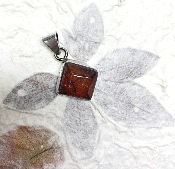 Amber Pendant - AMB- P15